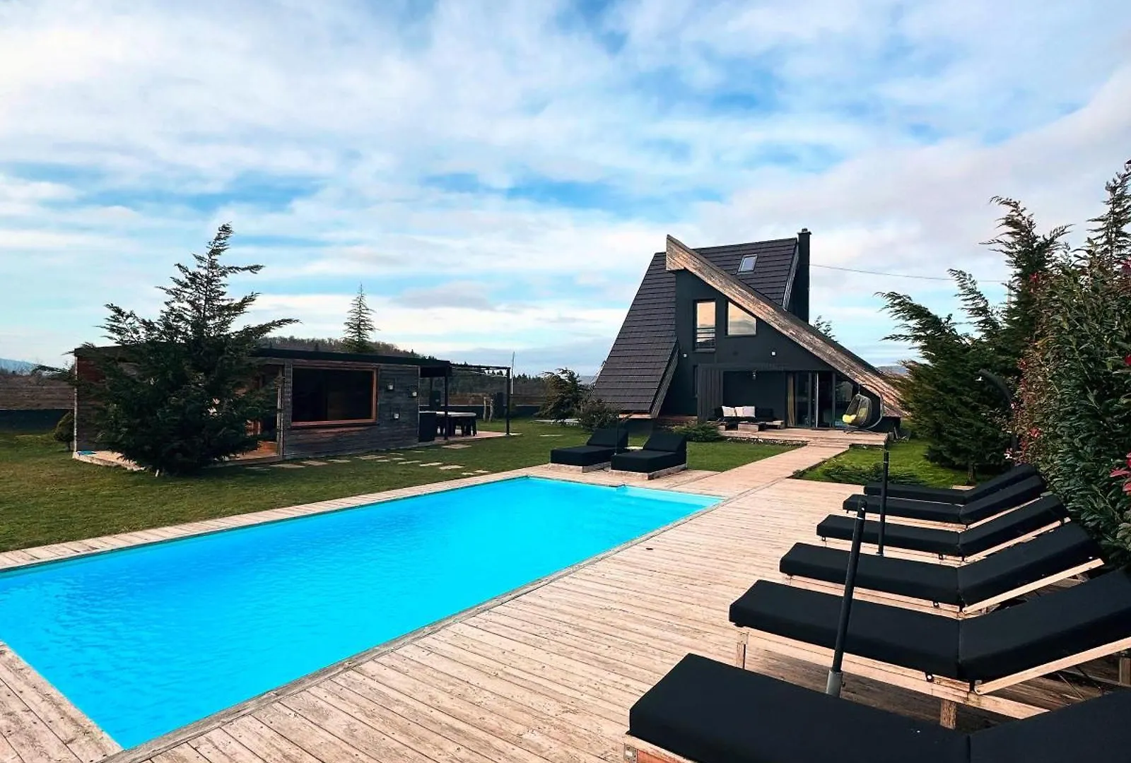 Zoe Luxury House location